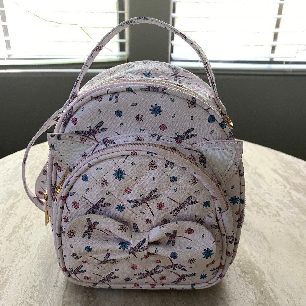 UNDER ONE SKY Convertible backpack Purse/Bag White With- Dragon Fly Front Pocket